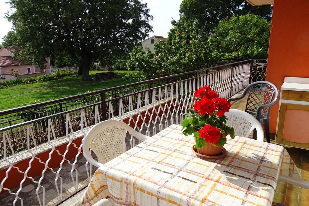 Apartment Parenzana Bibali 65 A 52460-Buje Buitenkant foto