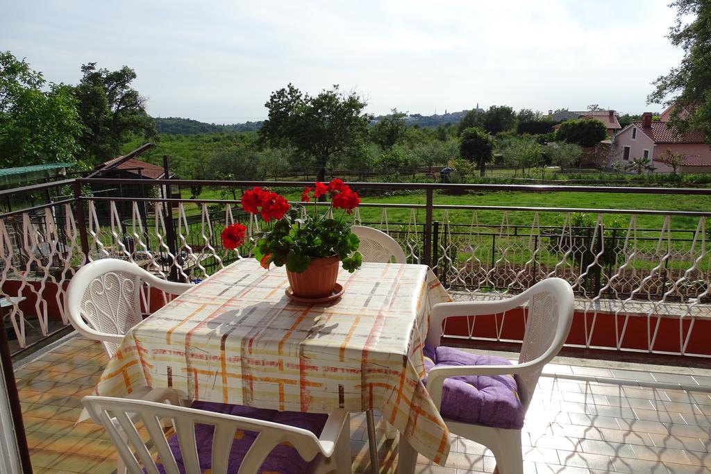 Apartment Parenzana Bibali 65 A 52460-Buje Buitenkant foto