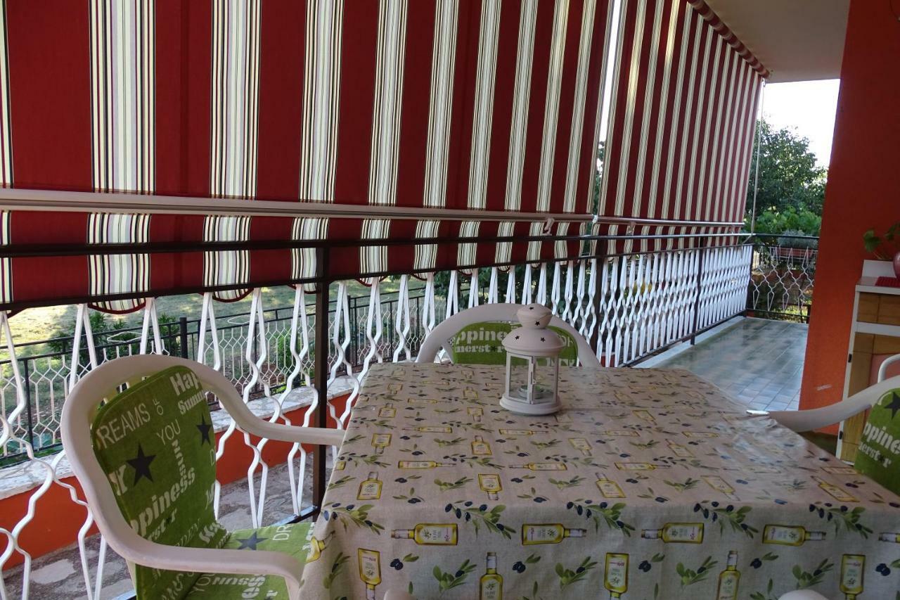 Apartment Parenzana Bibali 65 A 52460-Buje Buitenkant foto