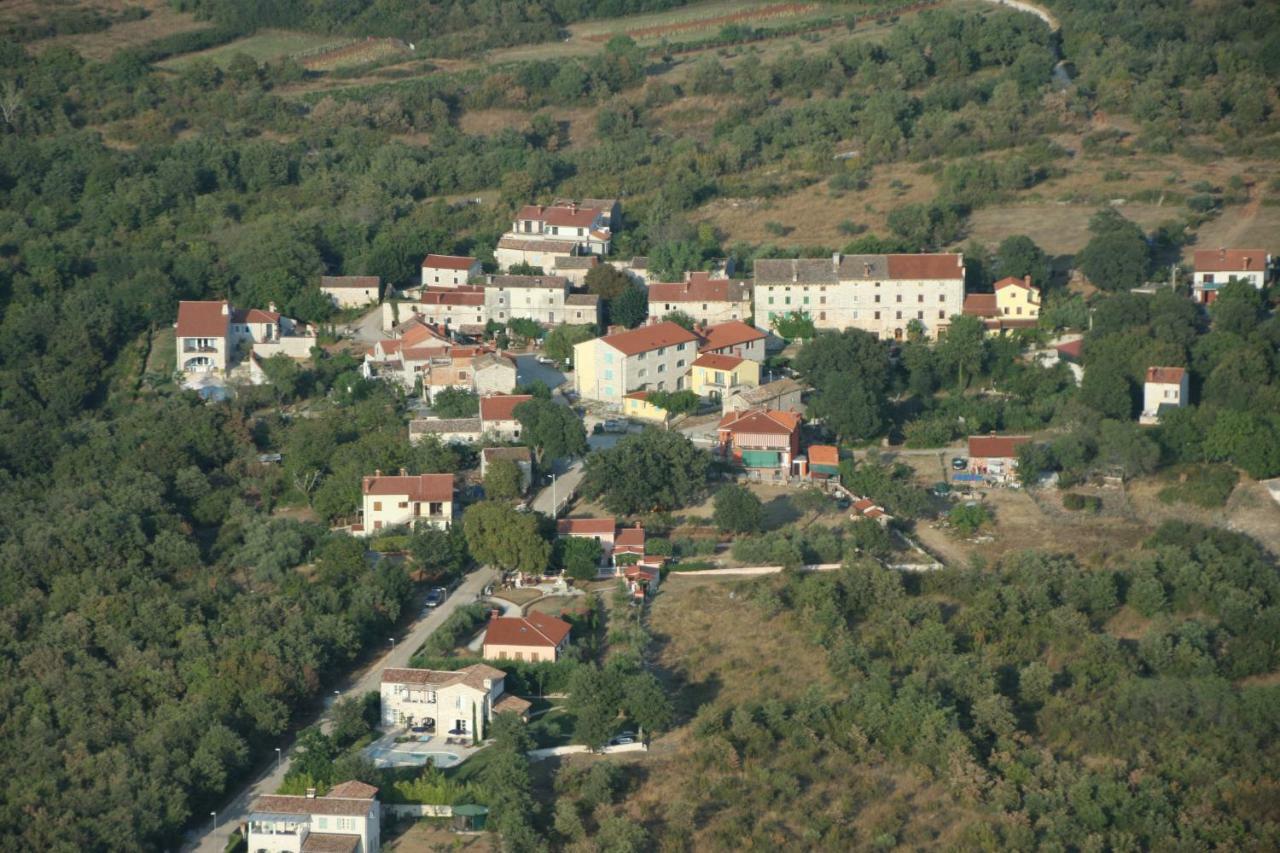 Apartment Parenzana Bibali 65 A 52460-Buje Buitenkant foto