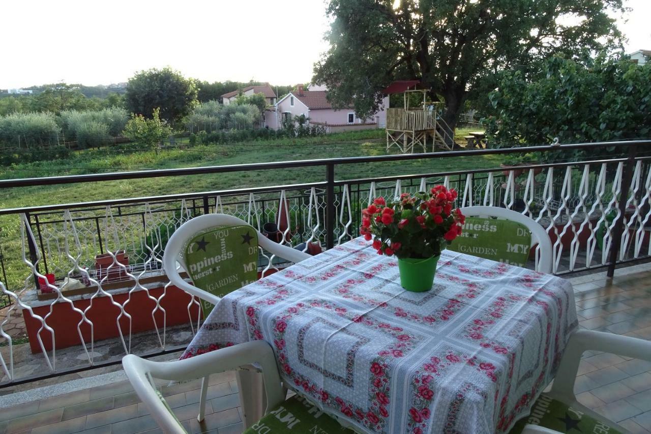 Apartment Parenzana Bibali 65 A 52460-Buje Buitenkant foto